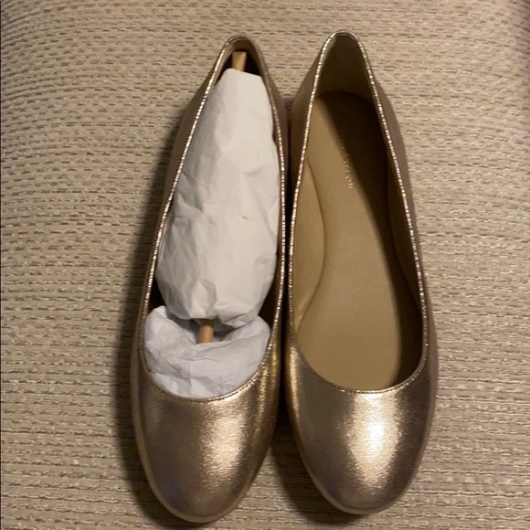 Ann Taylor gold flats - Picture 1 of 3